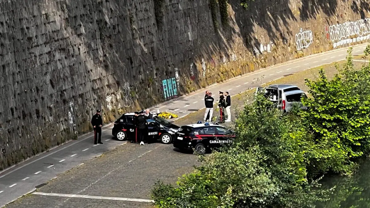 Turista svedese muore cadendo