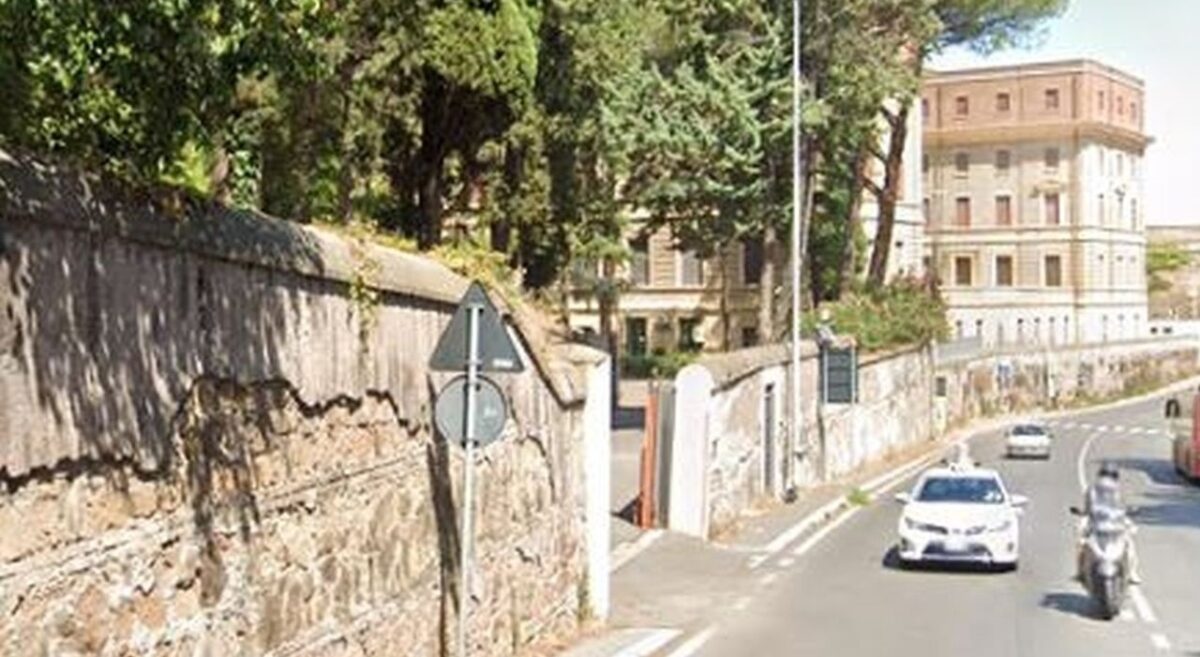 Giallo a Roma trovato impiccato