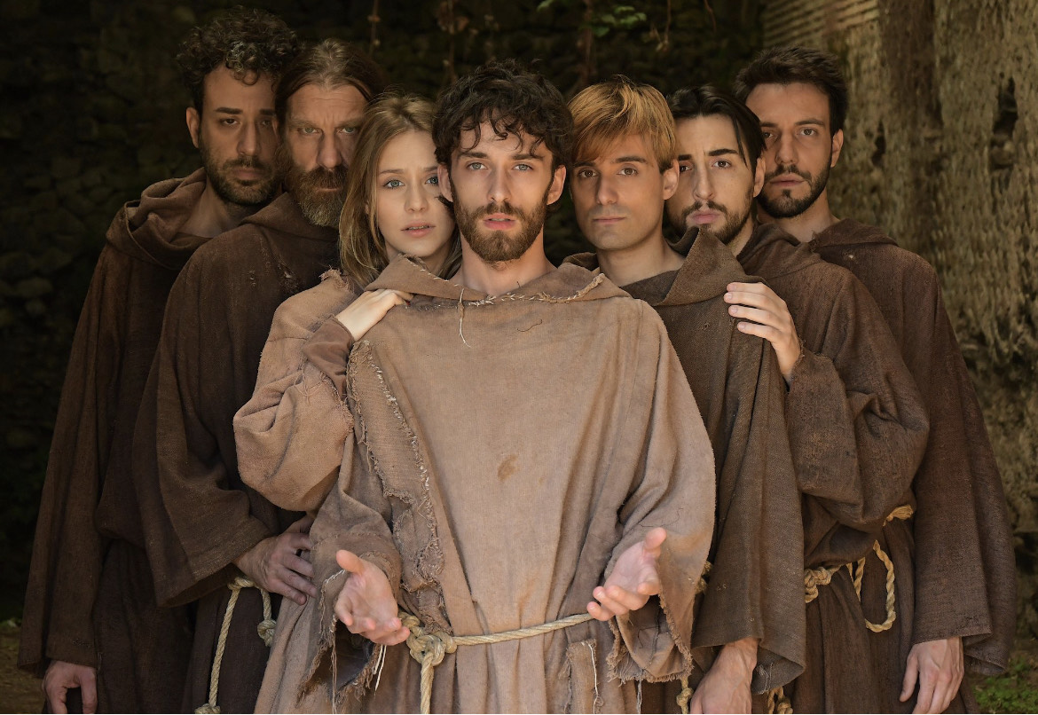 “Storie di Re, sedie e sogni nascosti” apre la settimana al TBM