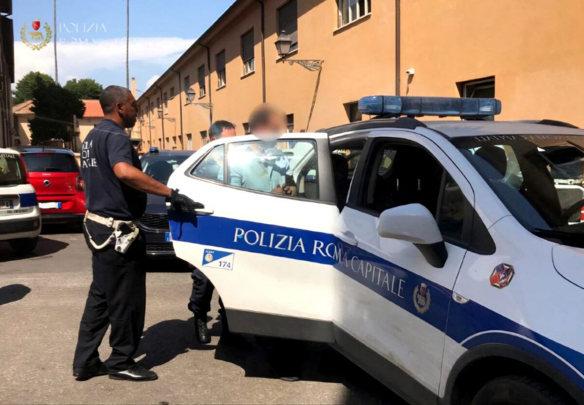 Si aggira con sciabola in pugno