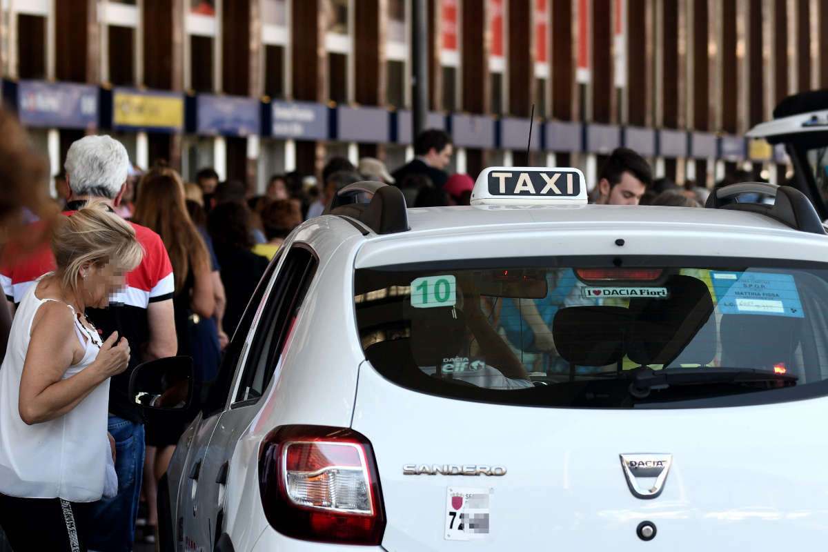 «Ancora stiamo aspettando Gualtieri», affermano i sostituti alla guida taxi di Roma