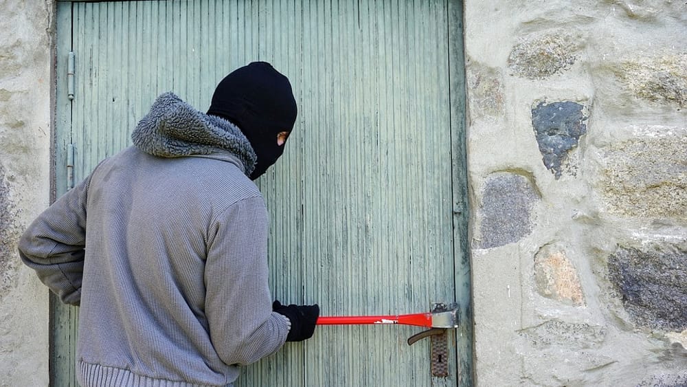 Ladri d'appartamento in casa