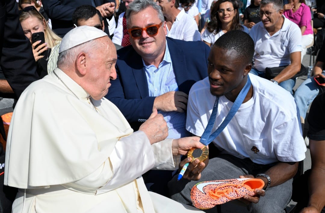 Mattinata speciale per Letsile Tebogo da Papa Francesco in Vaticano