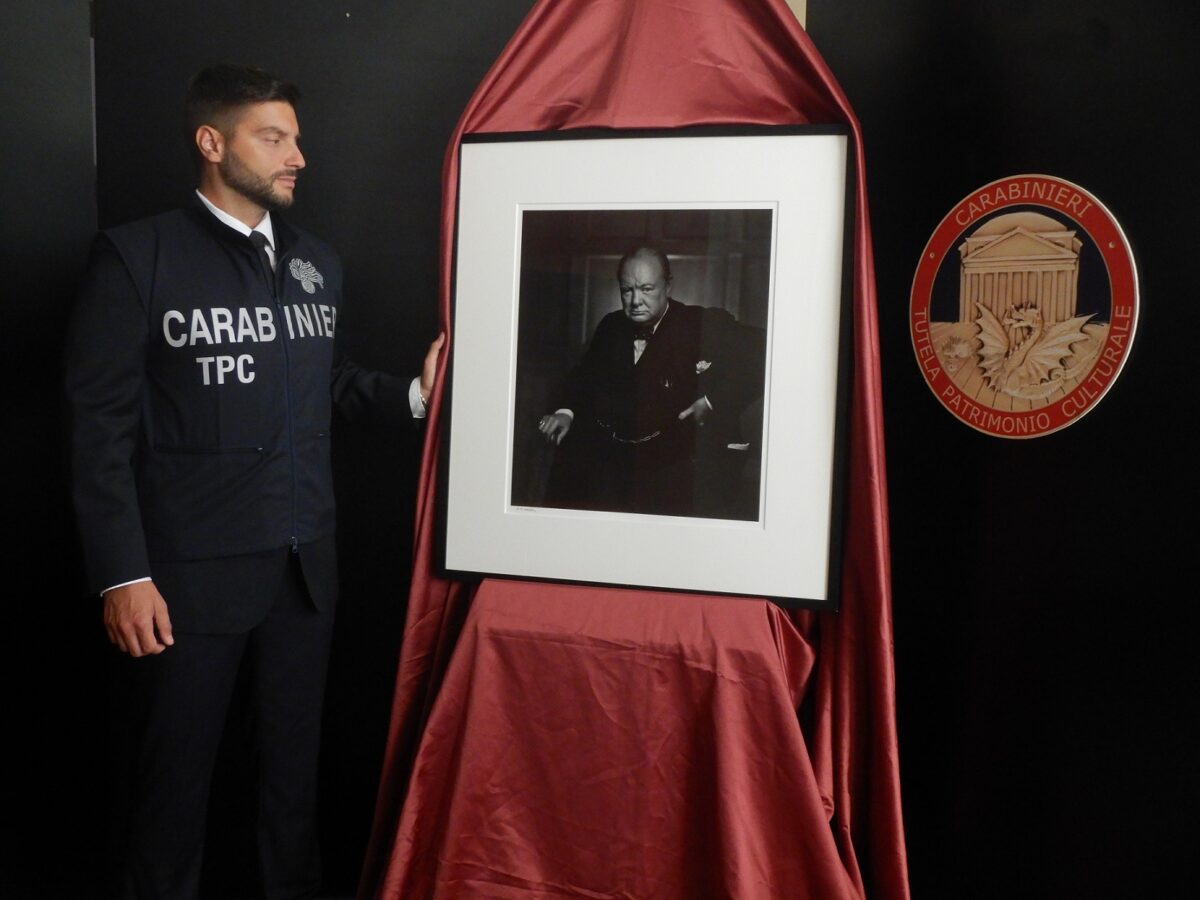 Foto di Winston Churcill restituita al Canada dai Carabinieri