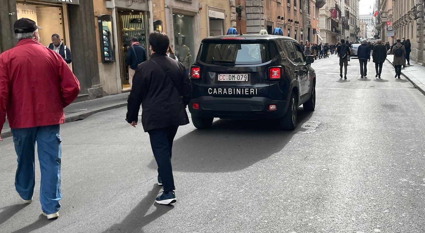 Shopping con carte di credito rubate: quattro arresti nel Centro di Roma