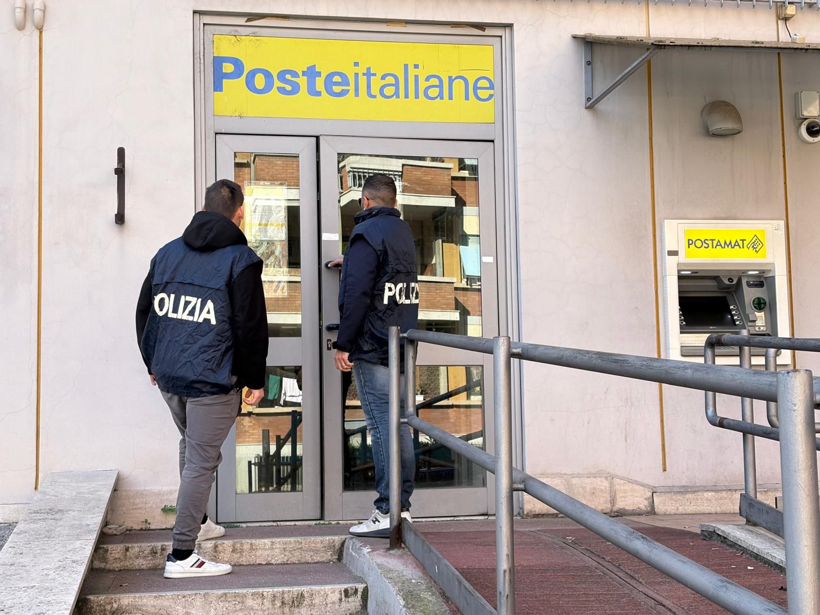 Pluripregiudicato di 61 anni in manette all’ufficio postale di via Anastasio II