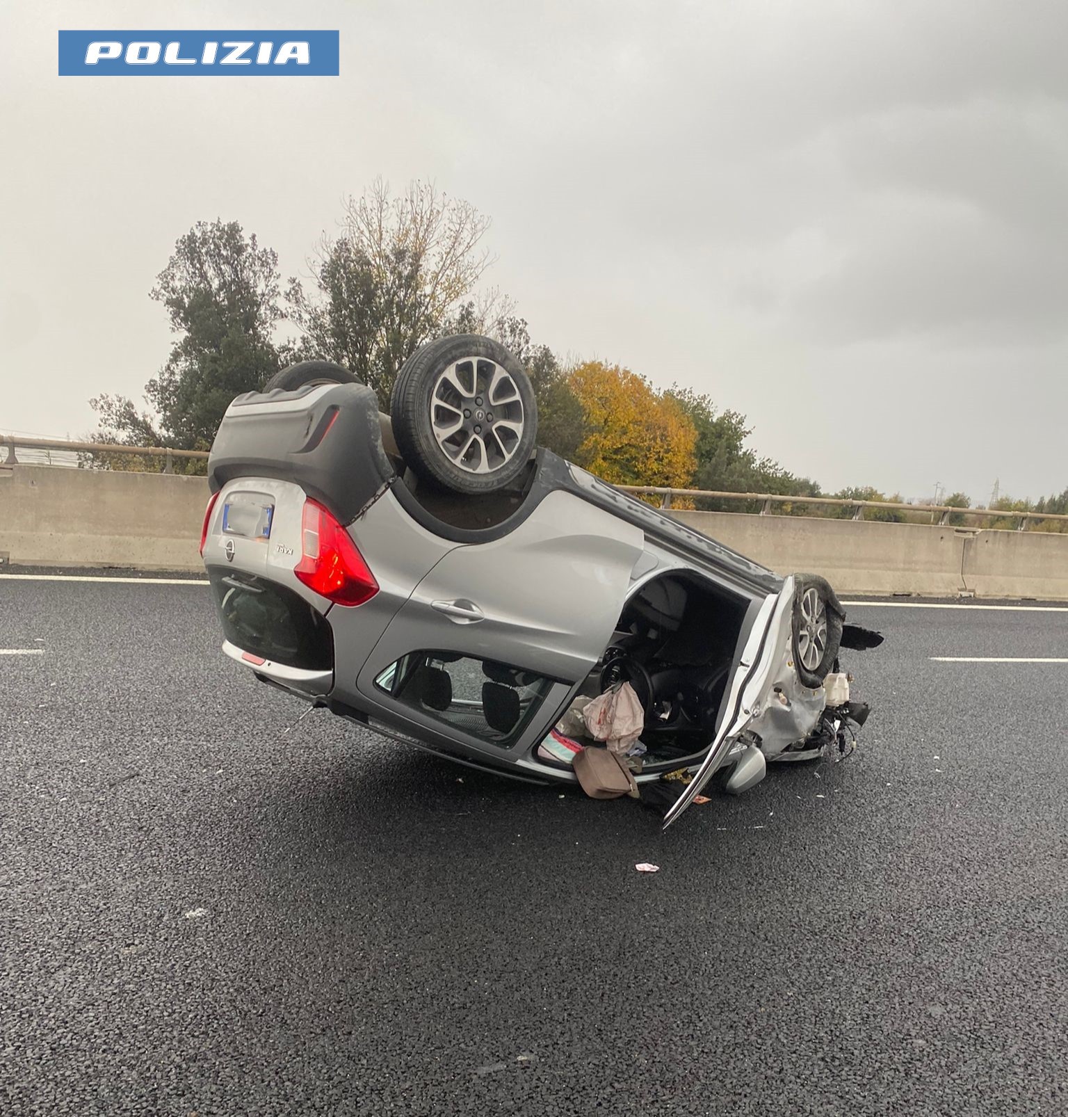 Ribalta l'auto sulla A1: anziana salvata da un poliziotto romano