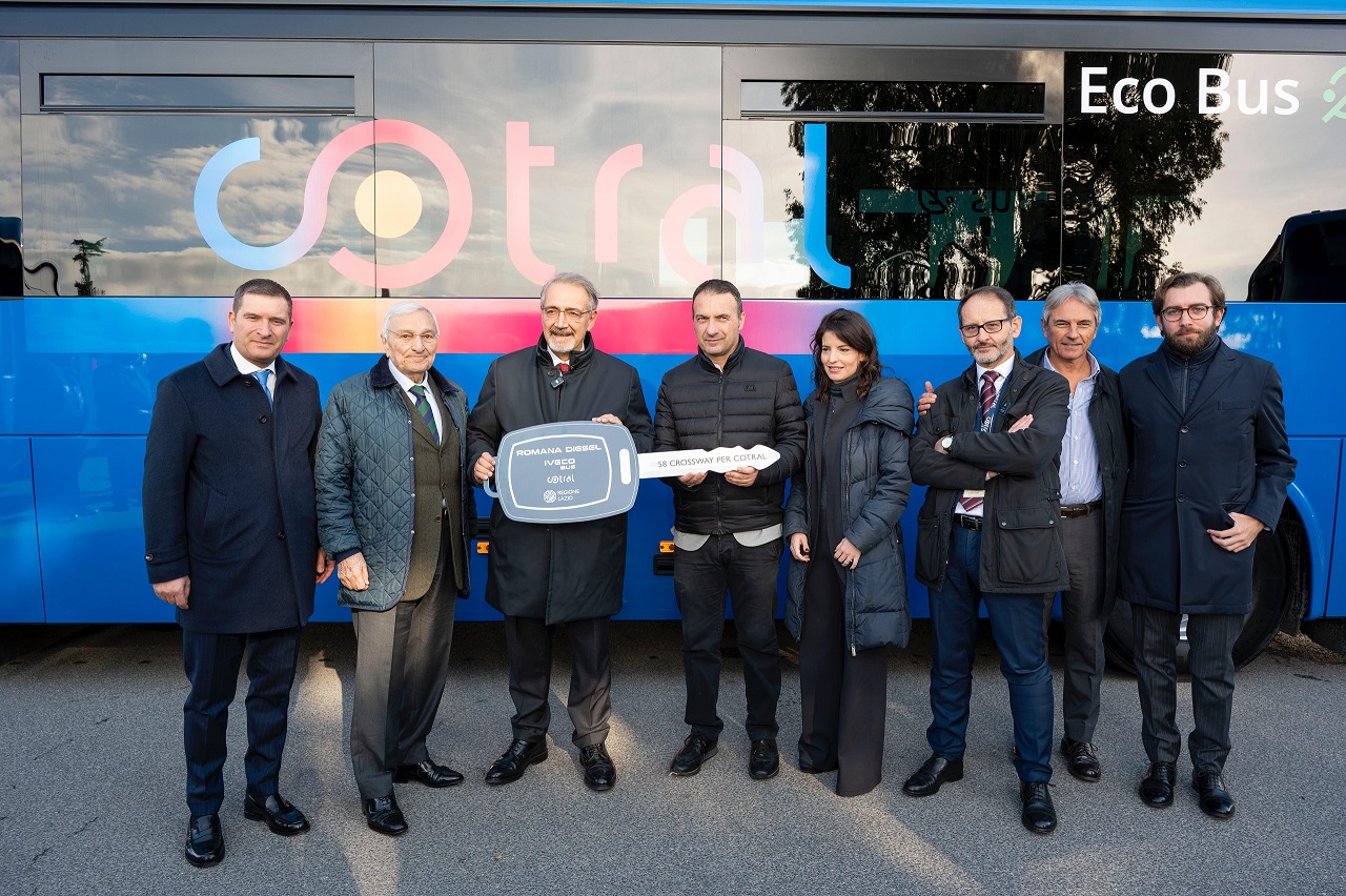 10 dei 58 nuovi bus Cotral per il Giubileo 2025 presentati oggi
