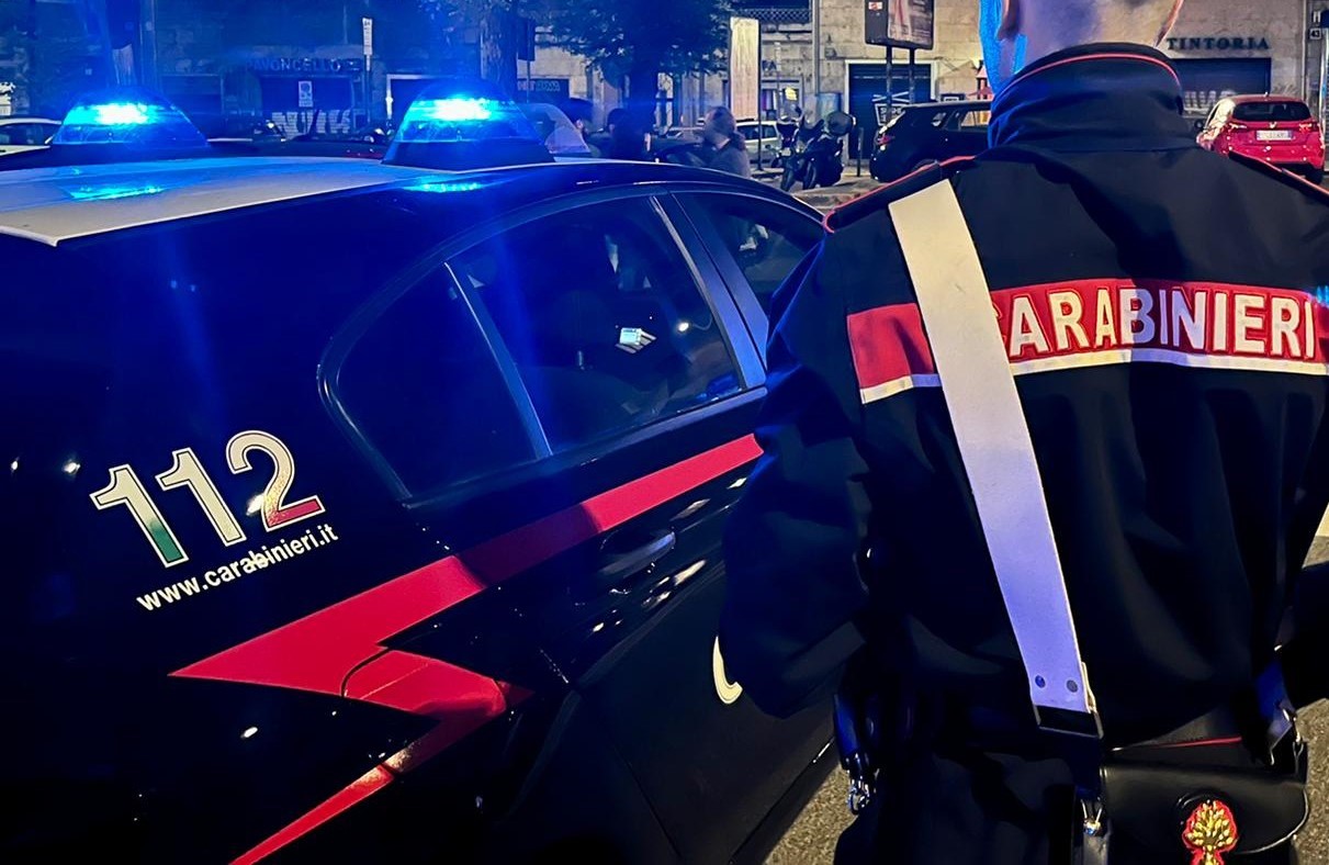 Fugge all'alt dei Carabinieri, ma finisce in manette ad Acilia