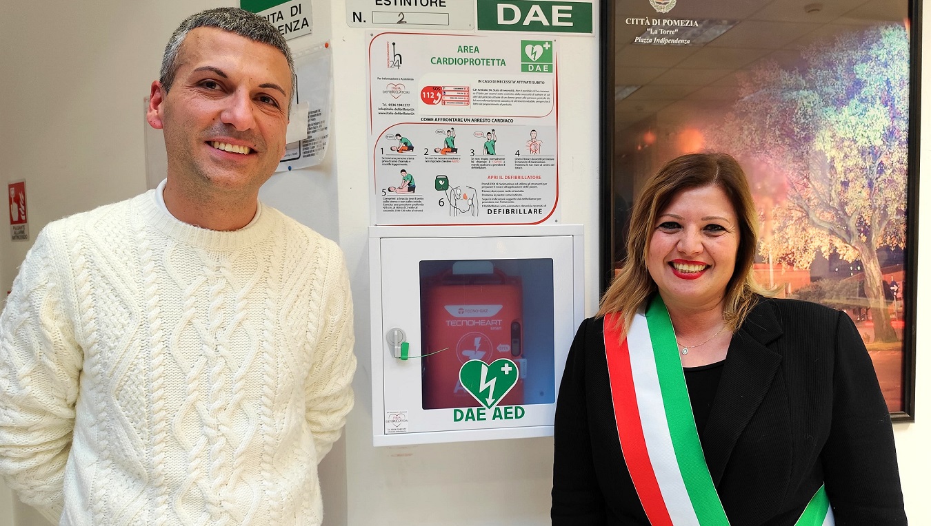 Installazione del primo defibrillatore a Pomezia alla Biblioteca Ugo Tognazzi