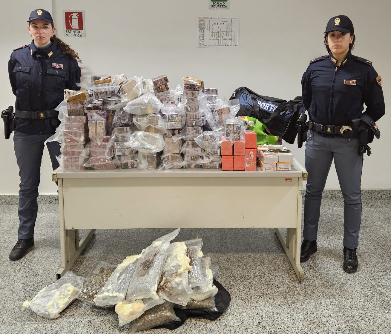 Un deposito di droga scoperto a Torpignattara dalla Polizia