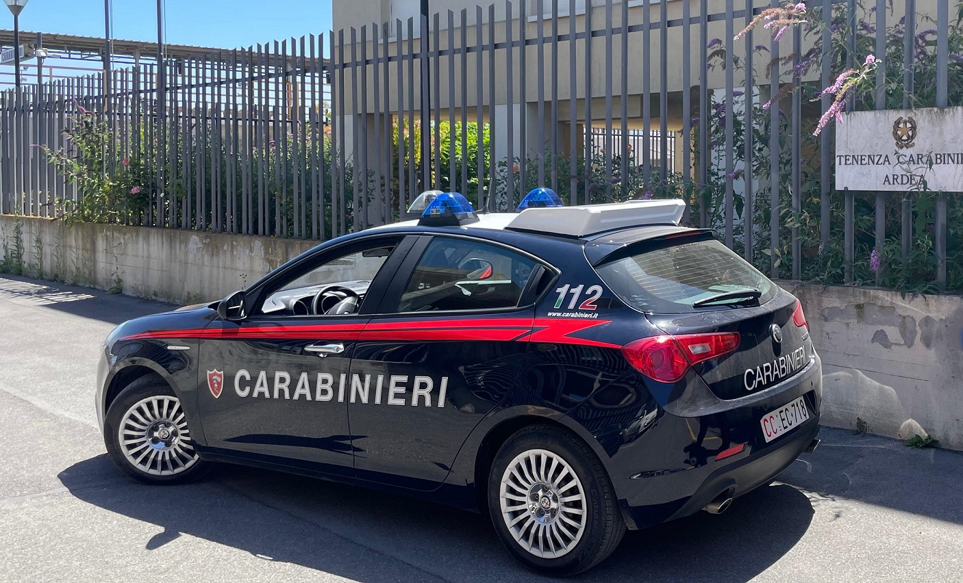 Incendia dei veicoli ad Ardea ma le immagini lo inchiodano: ai domiciliari