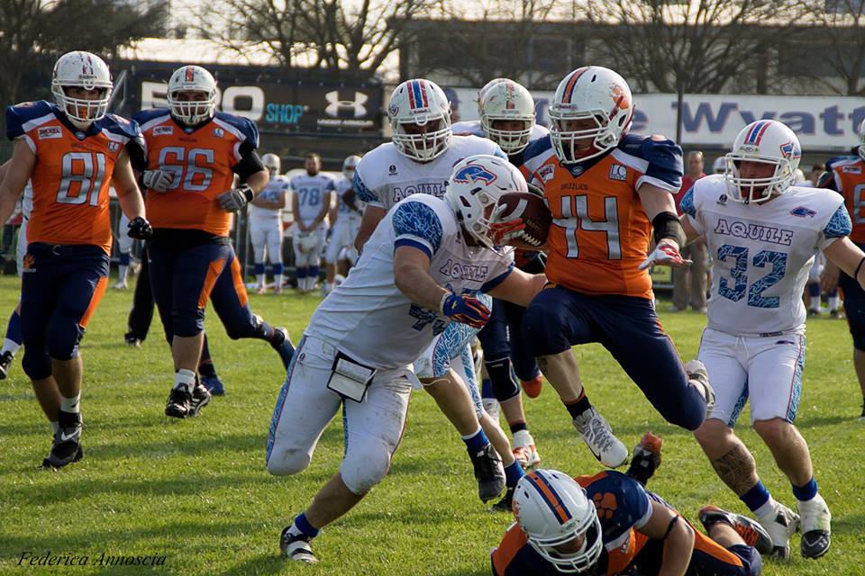 Calendari di II e III divisione del football con Grizzlies e Legionari