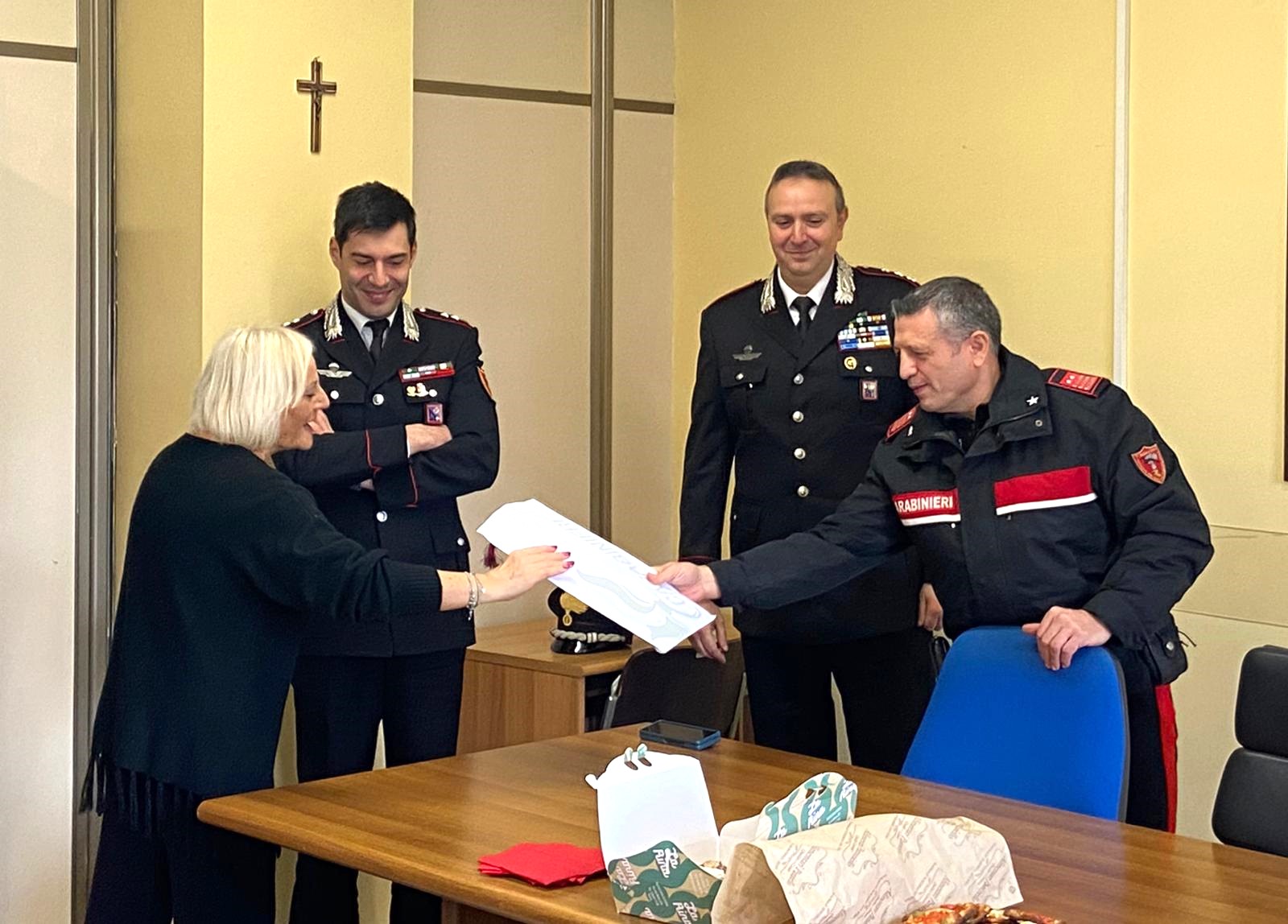 Vittima di una rapina ieri mattina accolta dai Carabinieri a Tor Tre Teste