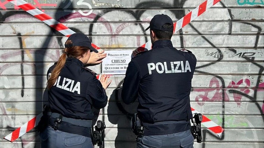 Stretta della Polizia a Roma su esercizi commerciali e strutture ricettive