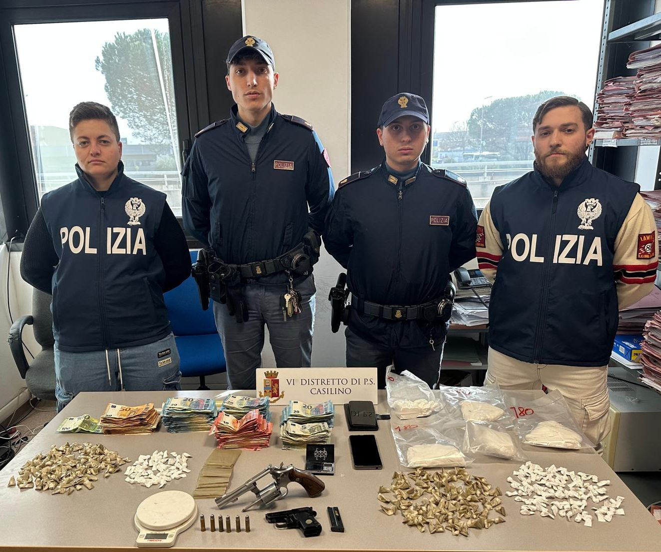 Magazzino per droga scovato a Tor Bella Monaca