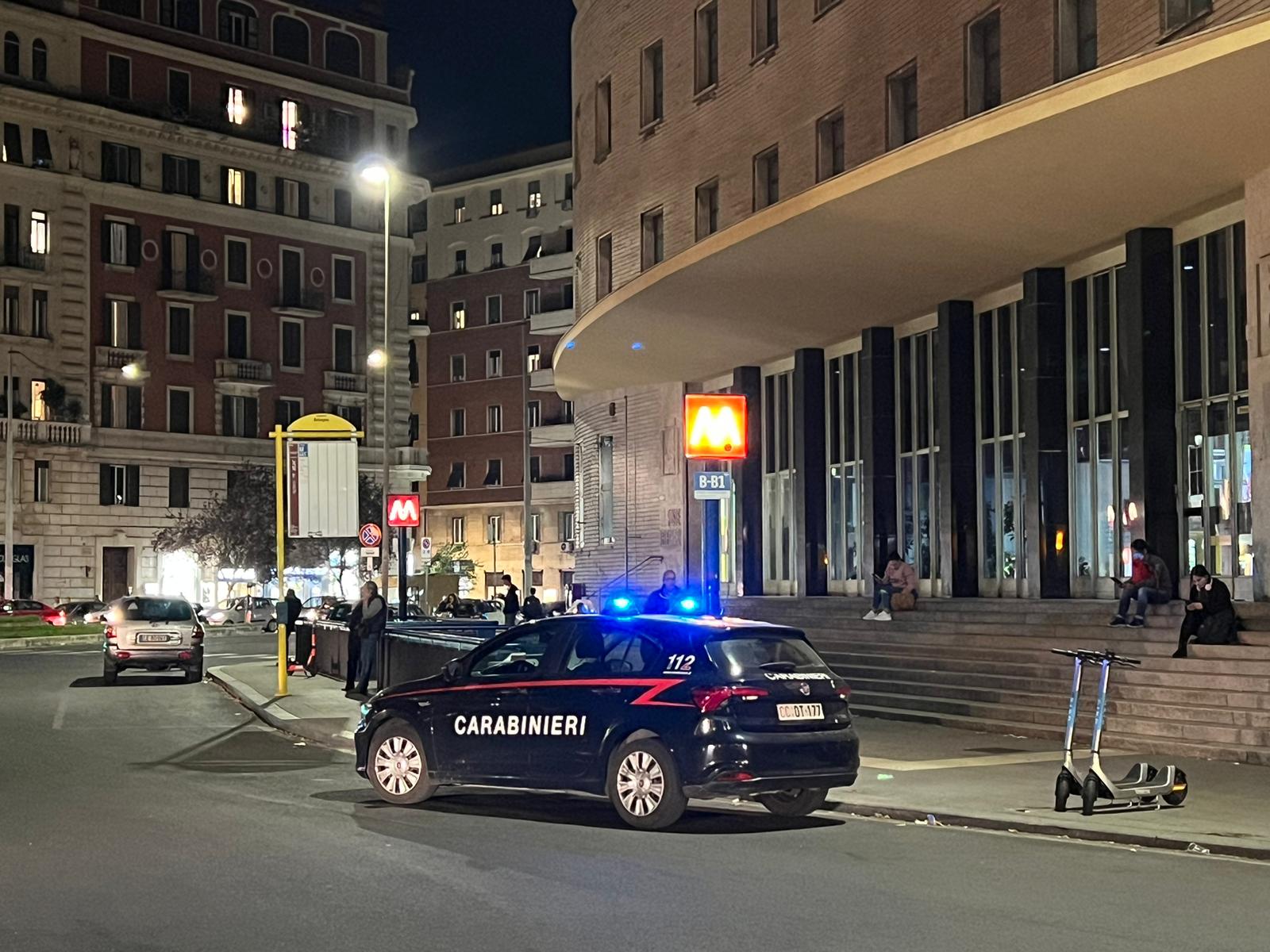 Carabinieri nell’area di piazza Bologna durante la movida