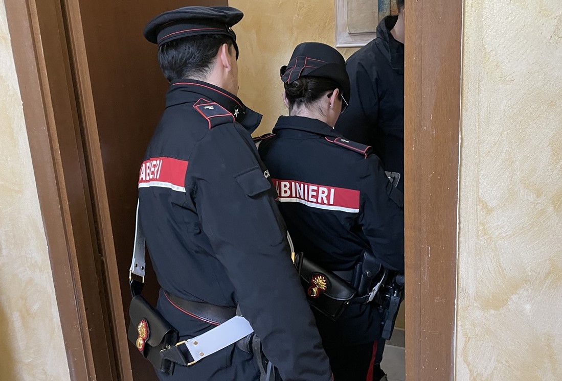 Donna in gravidanza colpita con una bottiglia: 32enne in manette