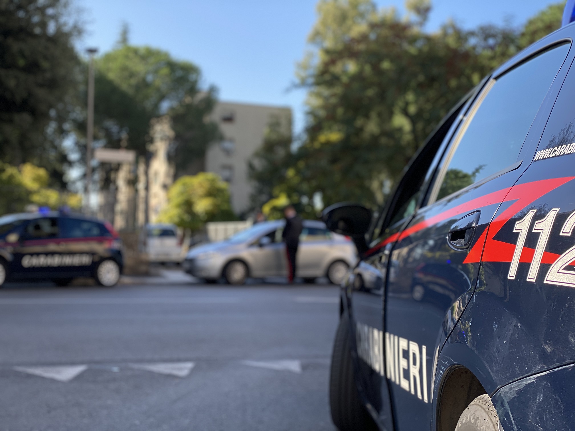 Calci e pugni alla moglie: 43enne arrestato dai Carabinieri