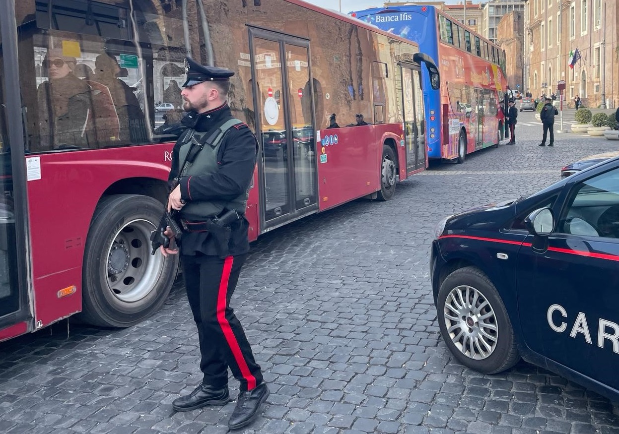 Intensa attività di controllo sui mezzi pubblici dei Carabinieri