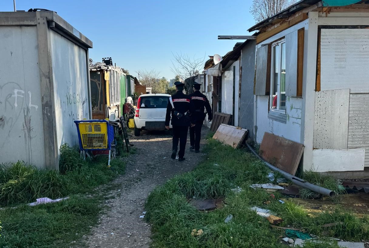 Serie di verifiche nei campi nomadi dei Carabinieri
