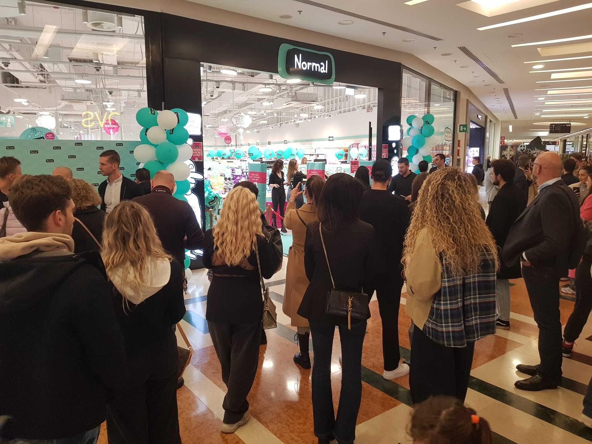 Normal esordisce in Italia a Roma Est