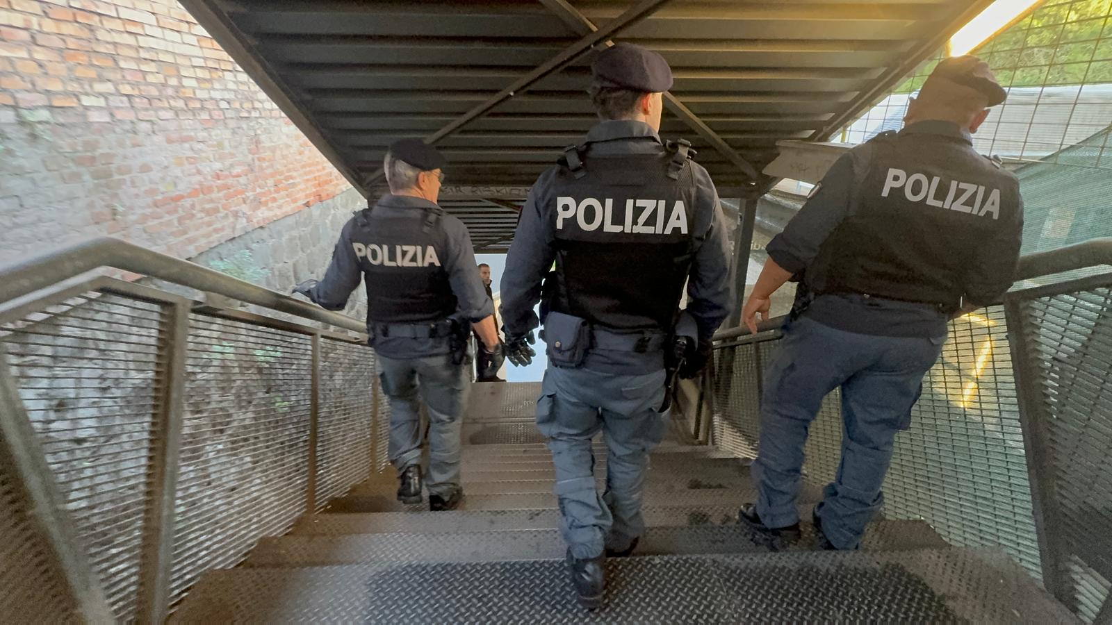 Spaccio a cielo aperto nella periferia est della Capitale