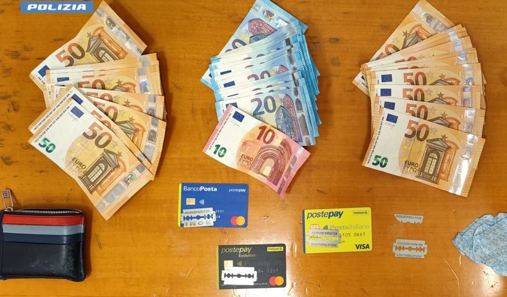 Coppia di ladri sugli autobus arrestata in flagranza di reato