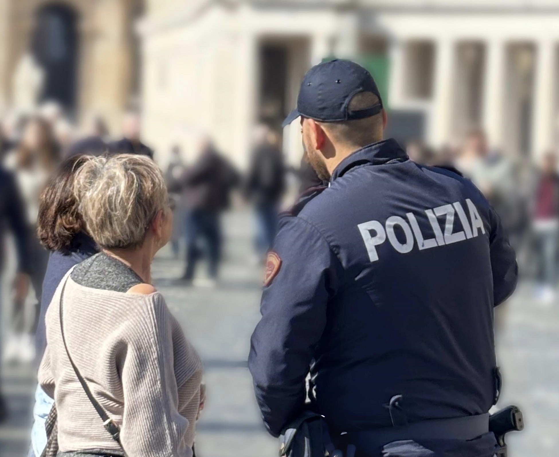 “Baci e abbracci” per un furto: giovane arrestata a Casal de Pazzi
