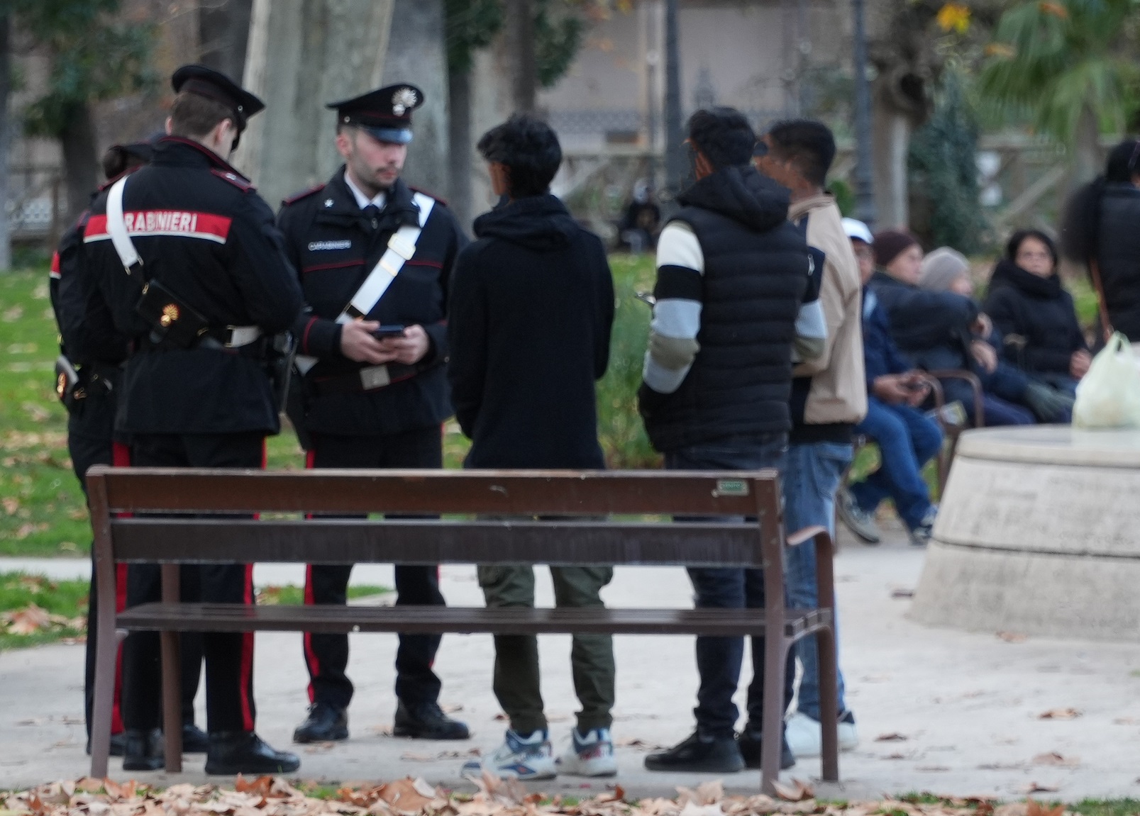Tre minorenni segnalati per spaccio, al Parco di Colle Oppio