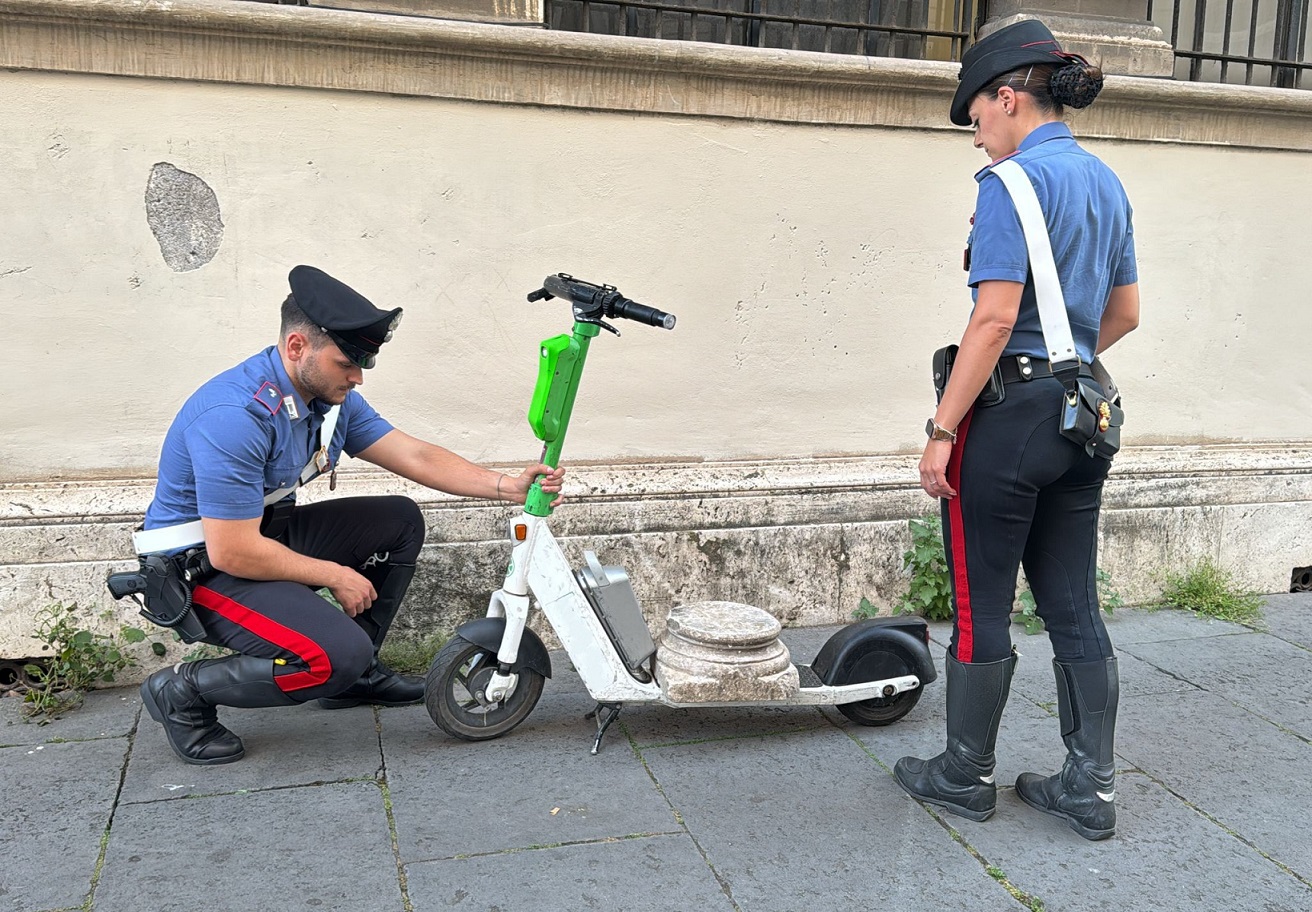 Turista tedesco denunciato per ricettazione di beni culturali