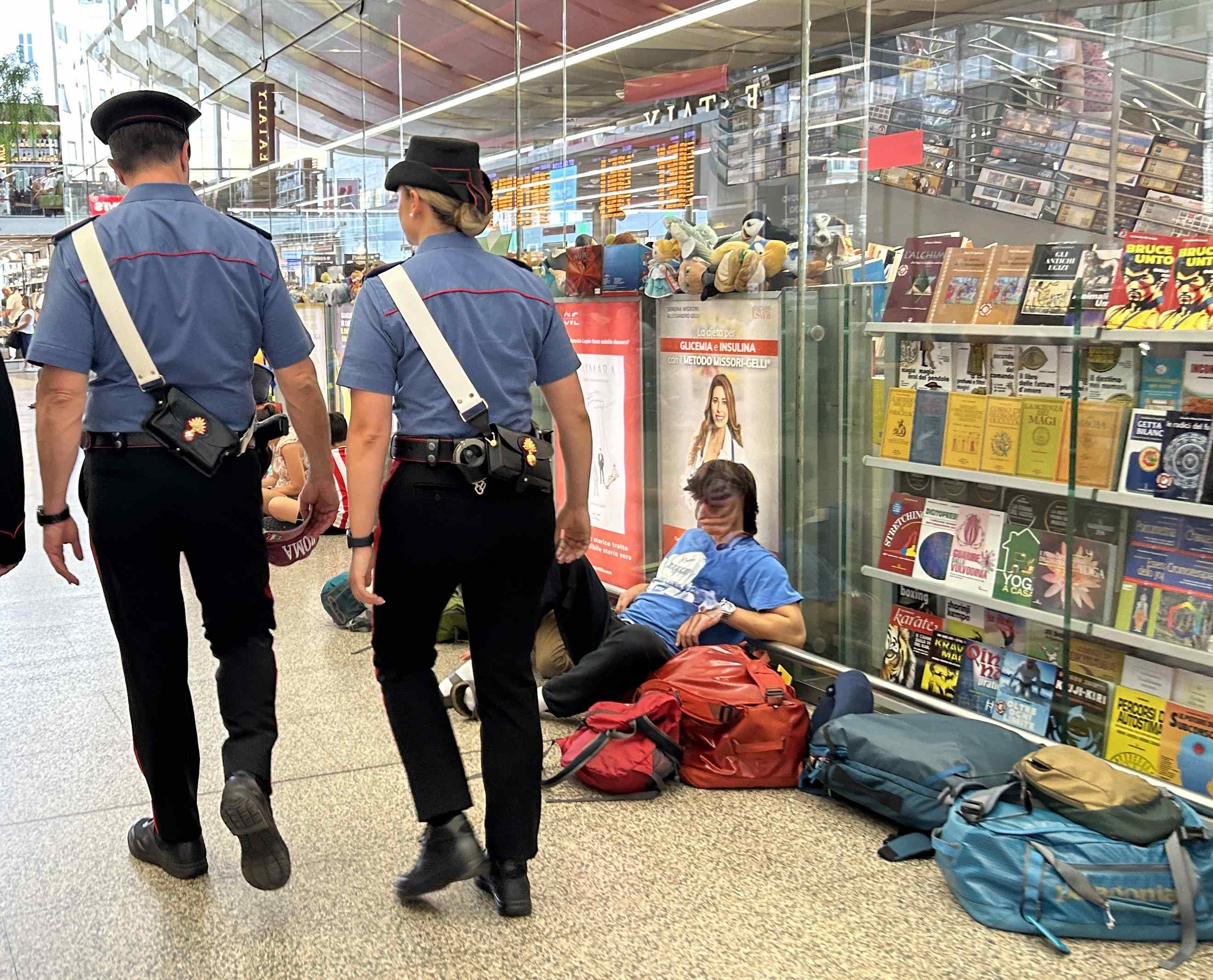 Servizio straordinario di controllo dei Carabinieri a Termini
