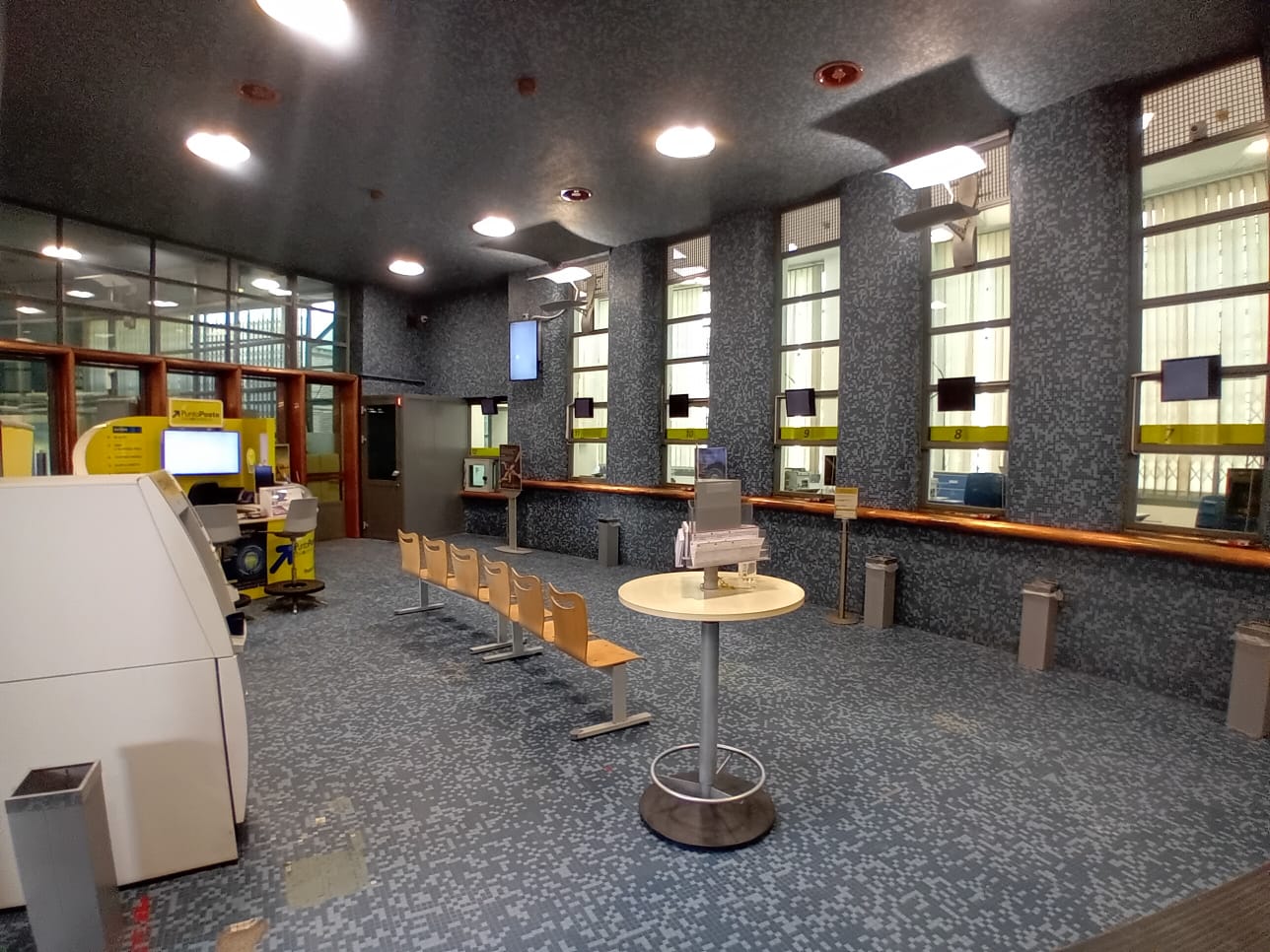L’ufficio postale centrale di Ostia Lido ha riaperto oggi