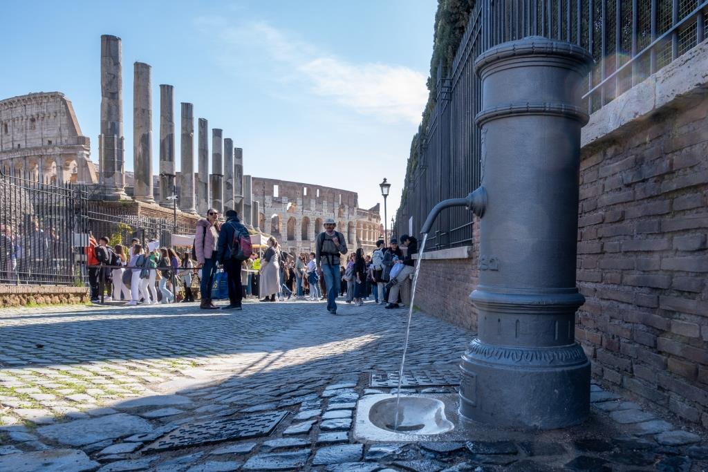 Bere correttamente aiuta a prevenire cistiti e calcoli