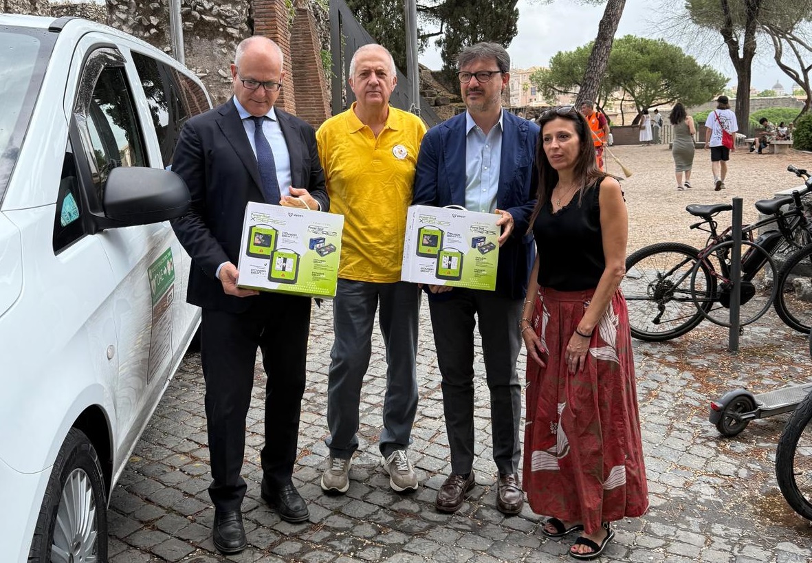 Taxi cardioprotetti nella Capitale: 33 defibrillatori consegnati