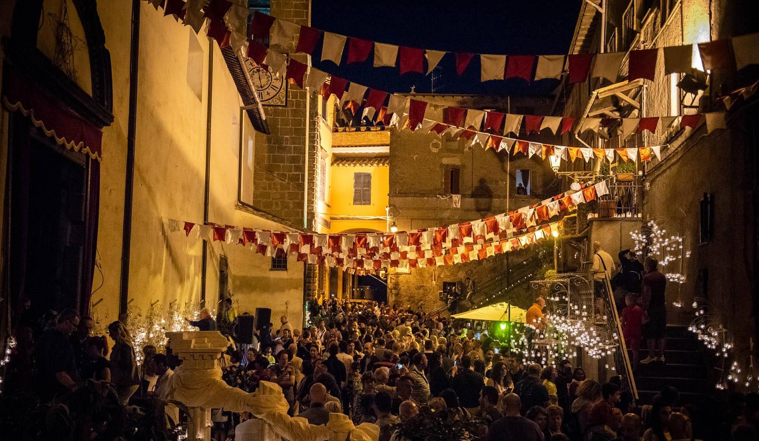A Vallerano la Notte delle Candele sabato 30 agosto