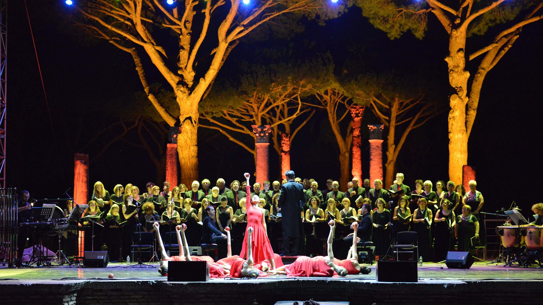 Il concerto "Carl Orff - Carmina Burana" al Teatro Romano di Ostia Antica