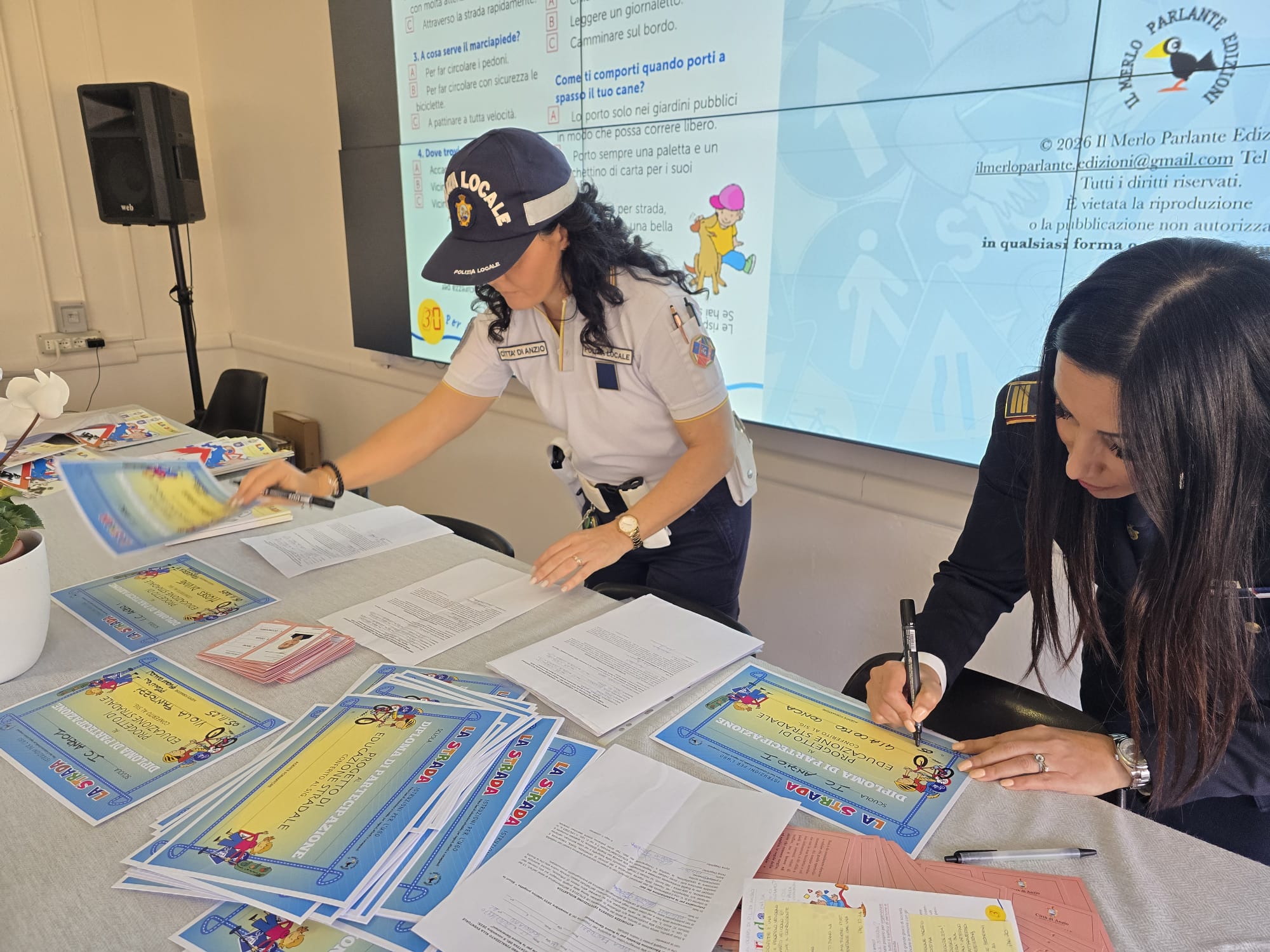 Il personale della Polizia Locale di Anzio per le scuole