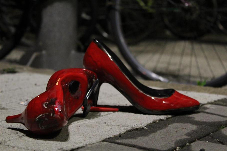 Scarpette rosse in ceramica a Civita Castellana, Viterbo, Tarquinia e Acquapendente