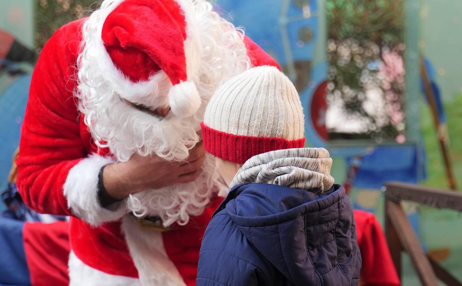 Bambino Gesù: il regalo di Natale è giocare con i figli