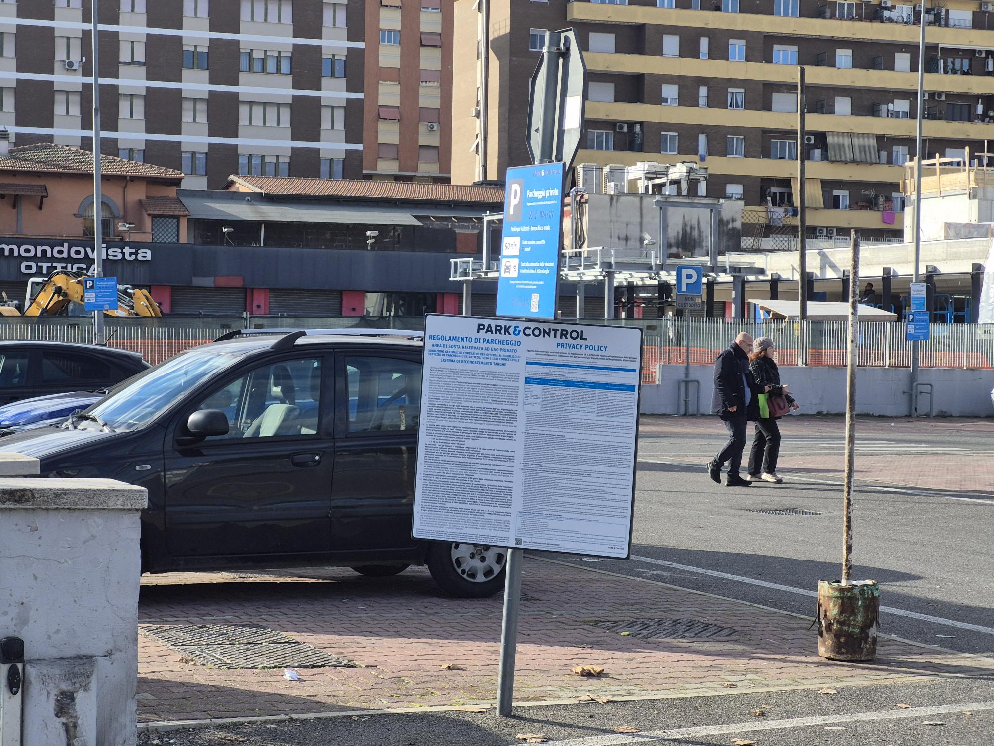 Parcheggi a pagamento nei supermercati all'aperto anche a Roma