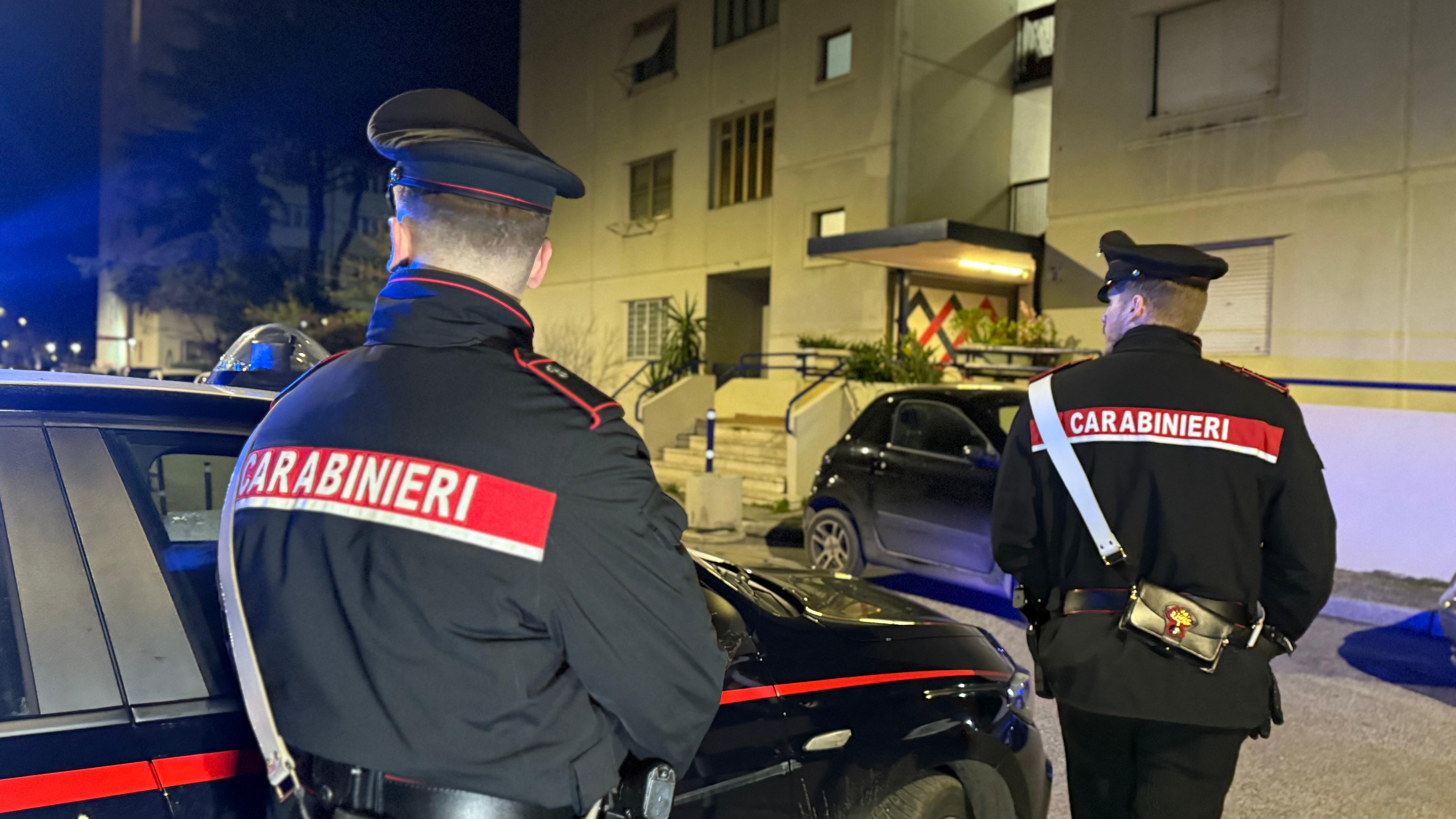 Estorce denaro alla madre per la droga: arrestato 47enne a Tor Vergata