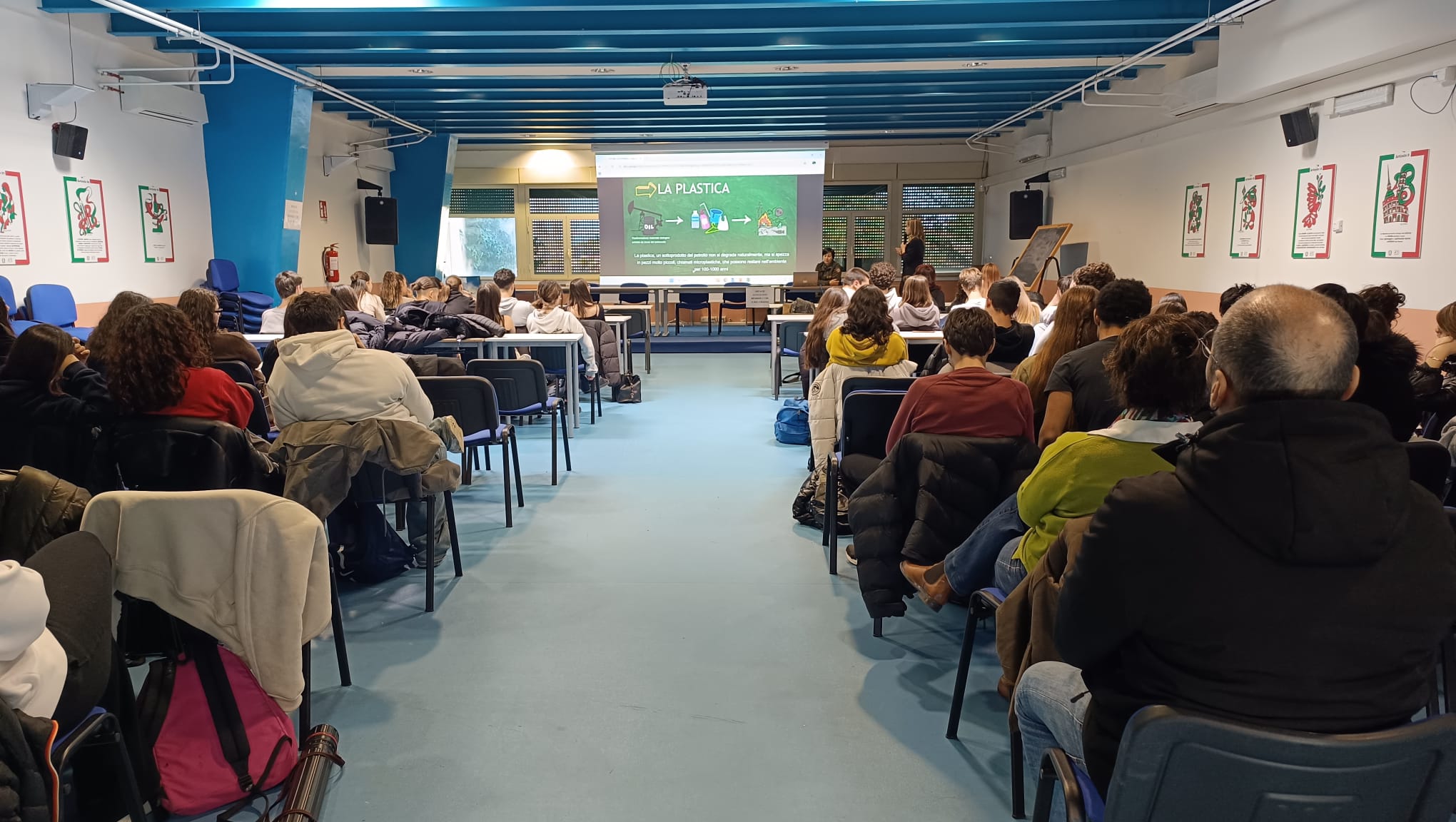 Guardiaparco e volontari del Parco dei Castelli Romani con gli studenti
