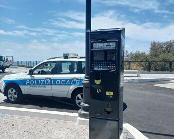 Una “app” da individuare per pagare i parcheggi ad Anzio