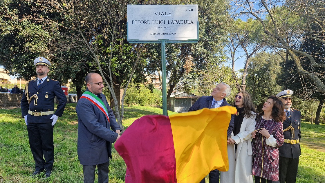 Cerimonia di intitolazione di un viale di Villa Gioia a Ettore Luigi Lapadula