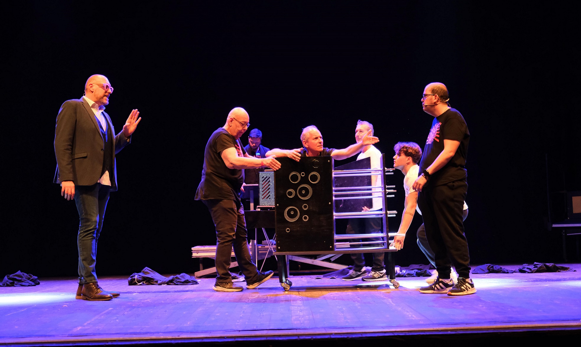 Il musical "Abracadown" diventa un tour per arrivare ai cuori della gente