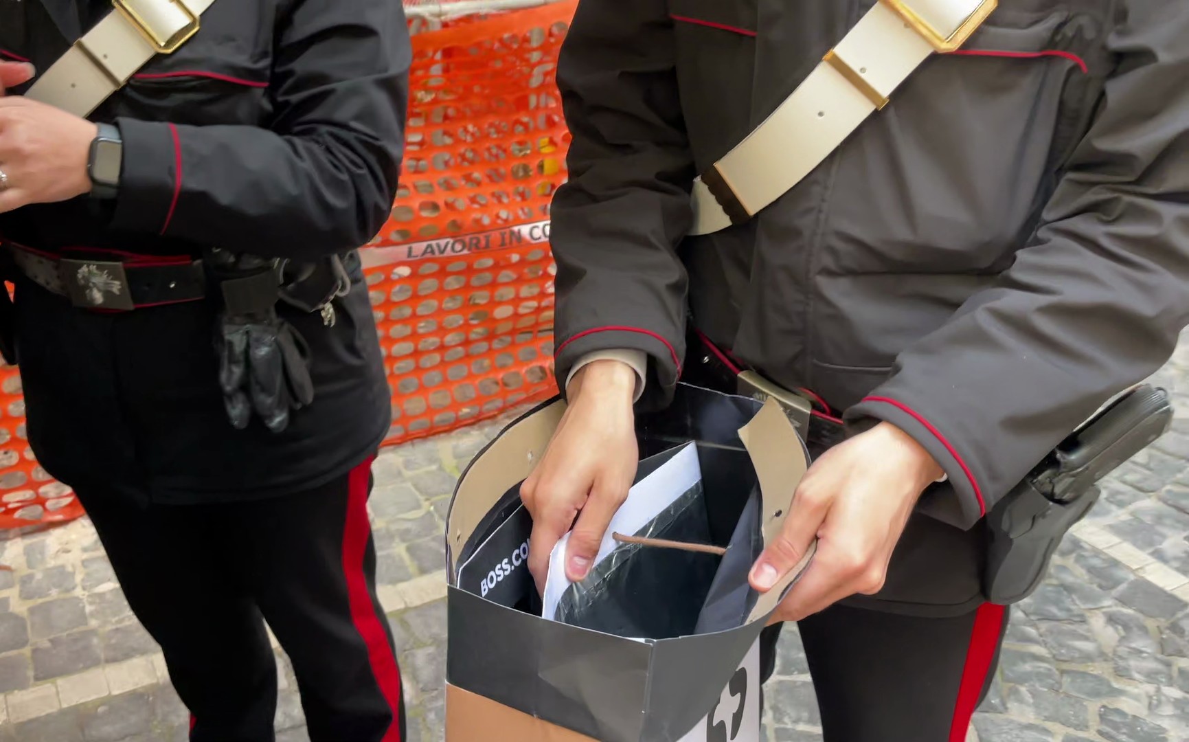 Furto con destrezza finisce male in Piazza San Lorenzo in Lucina