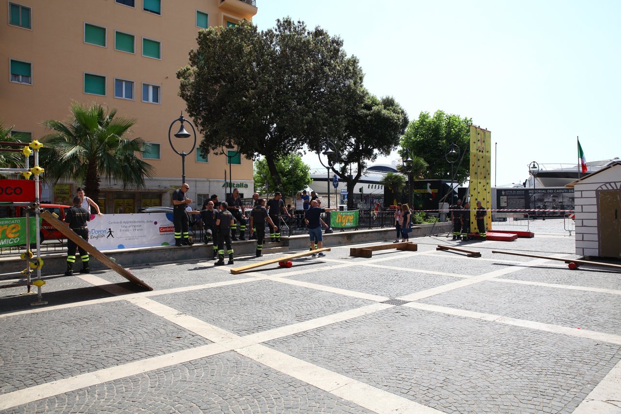"Pompieropoli" in piazza Garibaldi ad Anzio il 24 maggio